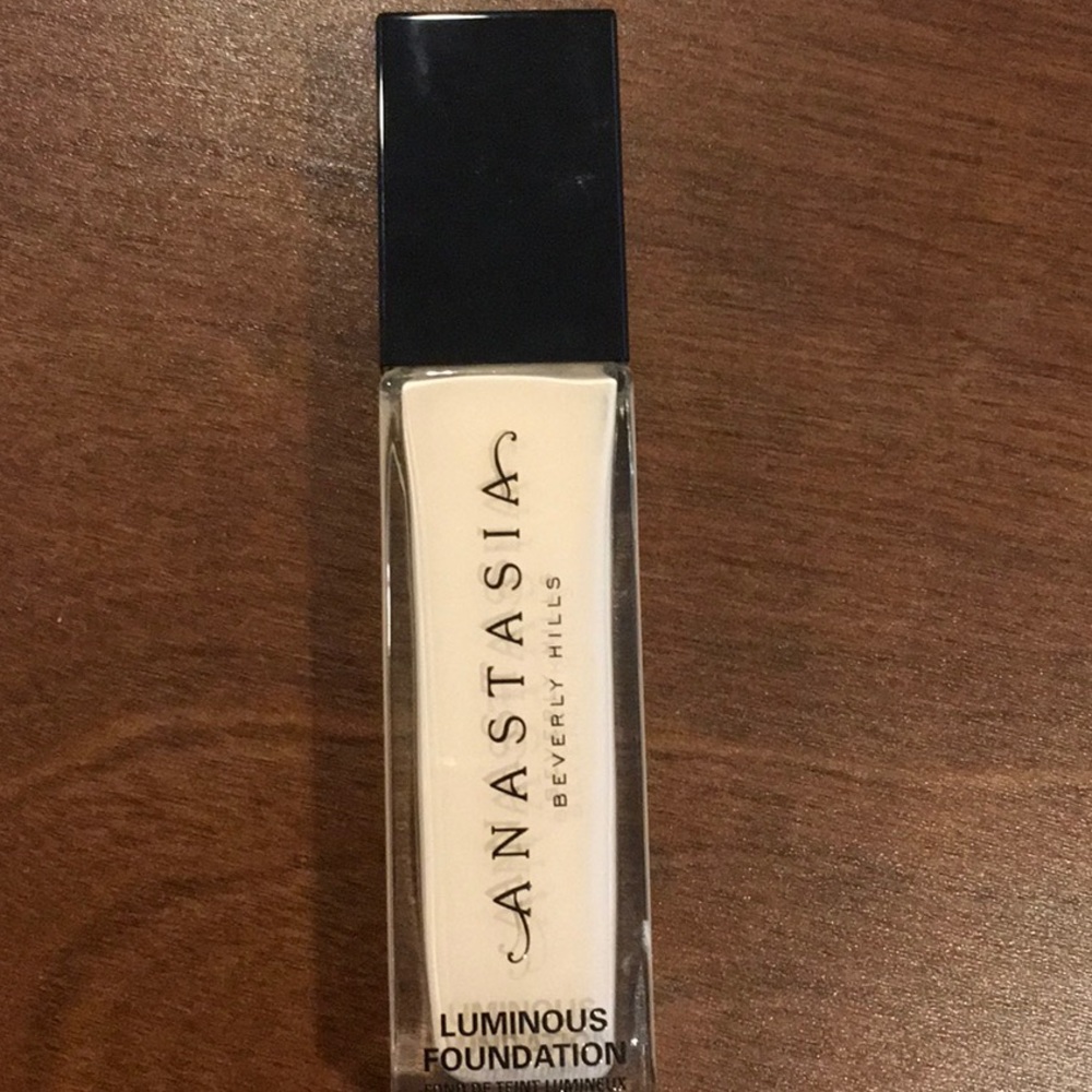Anastasia Beverly Hills luminous foundation 100N
